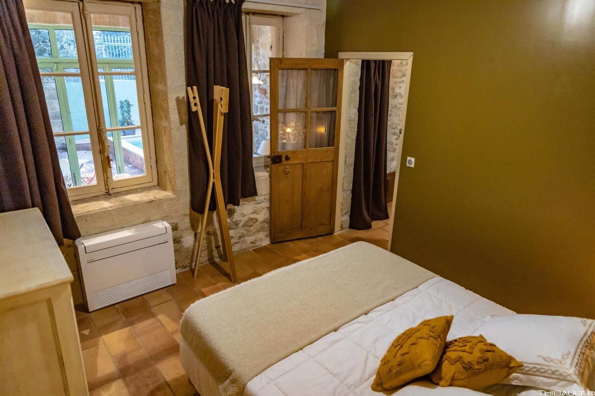 Aubais La Demeure Bed And Breakfast מראה חיצוני תמונה