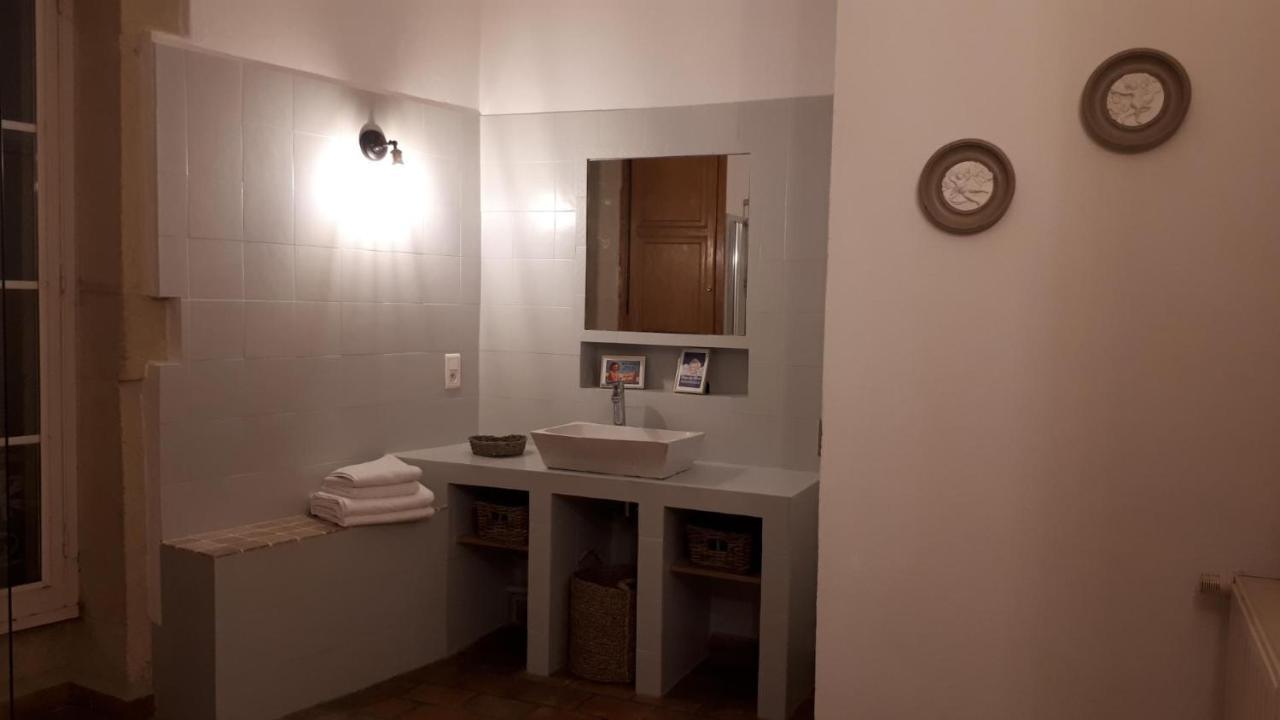 Aubais La Demeure Bed And Breakfast מראה חיצוני תמונה